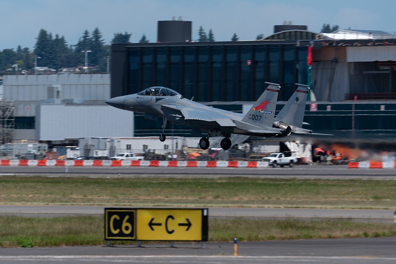 El primer F-15EX Eagle II de la Fuerza Aérea estadounidense destinado a Japón salió de la planta de Boeing