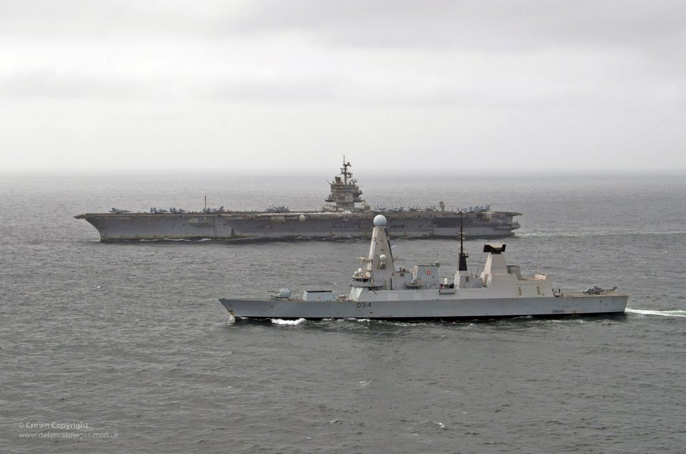 Estados Unidos envía un tercer portaaviones hacia Irán en una demostración de fuerza masiva