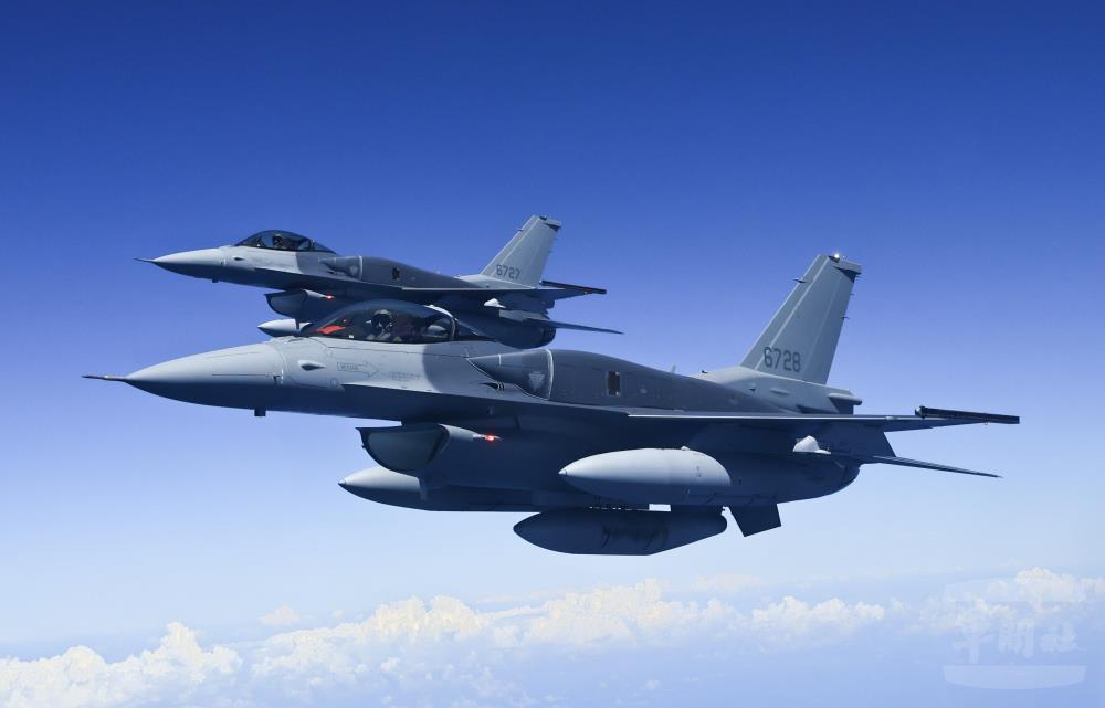 Perú pide fondos para una segunda tanda de 12 cazas F-16 Block 70, pero los tanques K2 quedan afuera del presupuesto 2027