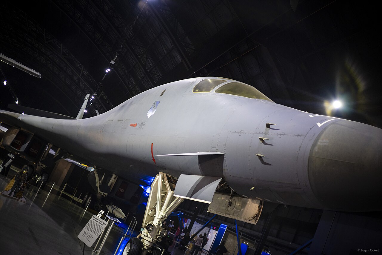 EE.UU. retiró de urgencia sus B-1B Lancer de la base británica de RAF Fairford tras una alerta de complot iraní
