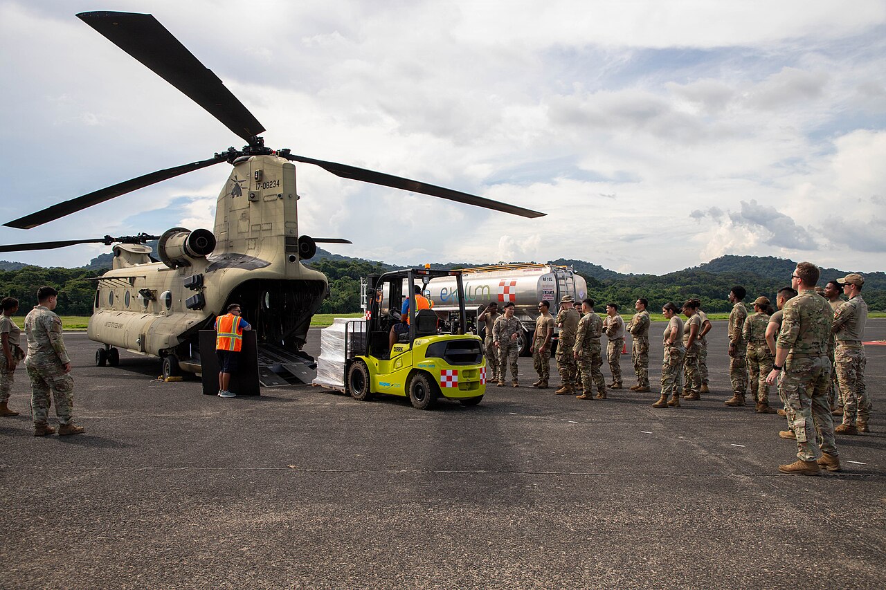 Fuerzas estadounidenses despliegan ayuda humanitaria en Panamá tras un sismo de magnitud 7,5