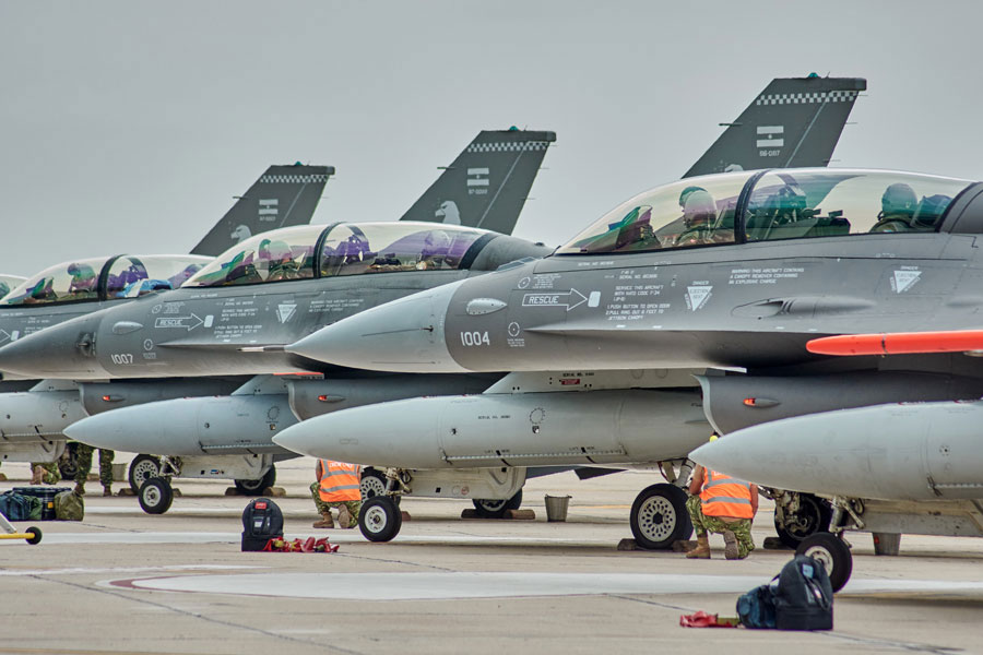 Argentina suma F-16, Black Hawk y fusiles ARAD en una semana de modernización acelerada