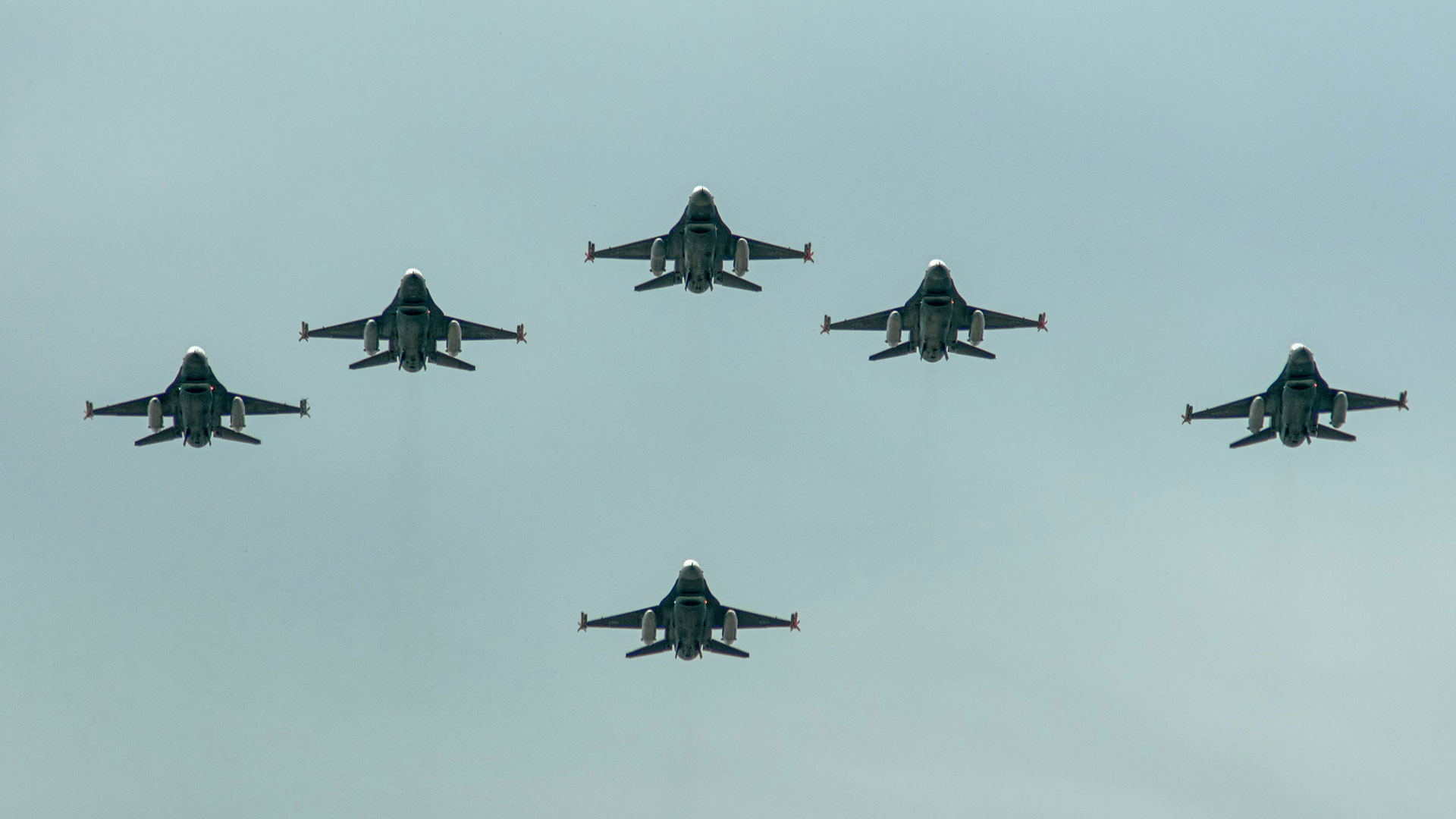 Los F-16 argentinos cruzaron el Atlántico y ya están en Brasil