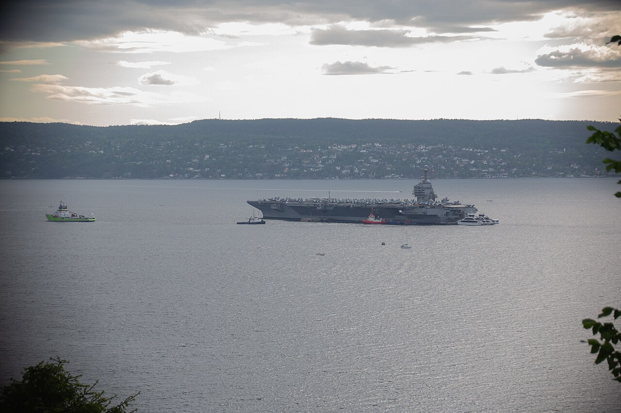 El portaaviones USS Gerald R. Ford vuelve a casa tras 326 días en mar, y el USS Ronald Reagan suma el dron MQ-25A Stingray